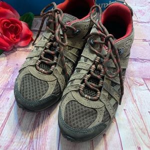 Columbia Womens Sz 7.5 Redmond Hiking Shoes